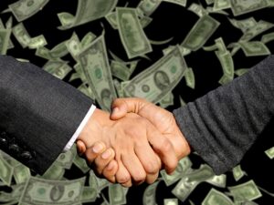 Czym różni się bank komercyjny od spółdzielczego: kluczowe różnice i podobieństwa
