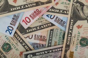 Zasada 50 30 20 – jak skutecznie zarządzać budżetem domowym i oszczędzać